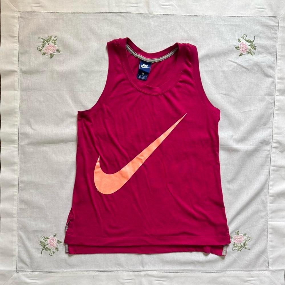 ⟡ berry red/pink Nike tank with peach swoop in size S ⟡